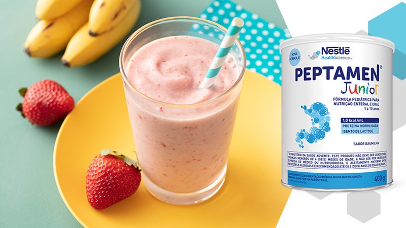 Smoothie de morango e banana com PEPTAMEN® Junior 